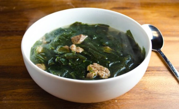 10-Kuliner-Khas-Korea-Selatan-yang-Wajib-Dicoba-Miyeok-Guk