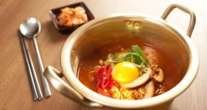 10-Kuliner-Khas-Korea-Selatan-yang-Wajib-Dicoba-Ramyeon