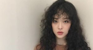Cuma-Pakai-Bra-Sulli-Menikmati-Liburan-Tahun-Baru-Di-Bali.