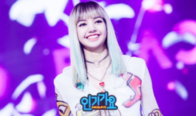 Pulang-Ke-Thailand-Lisa-Black-Pink-Dapat-Sambutan-Meriah-Dari-Fans Pulang-Ke-Thailand-Lisa-Black-Pink-Dapat-Sambutan-Meriah-Dari-Fans