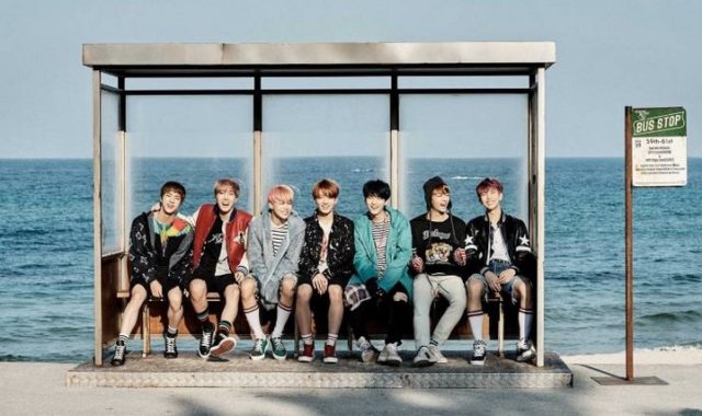 ‘WINGS-You-Never-Walk-Alone’-BTS-Buat-Foto-Teaser-dengan-Background-Pantai