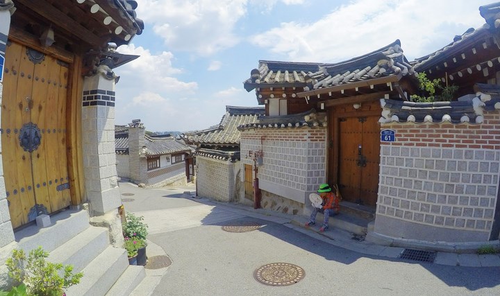 Daftar-Wisata-Menarik-Di-Kota Seoul-Bukchon-Hanok-Village