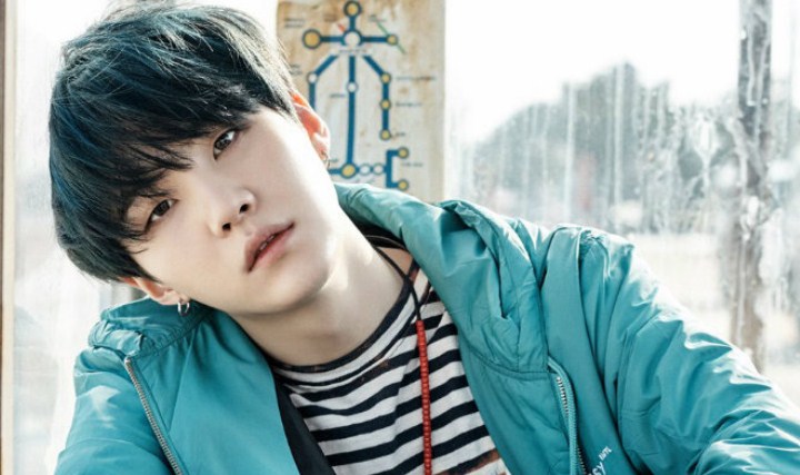 Pakai-Fashion-Mewah,-Jam-Tangan-Suga-BTS-Berharga-Ratusan-Juta