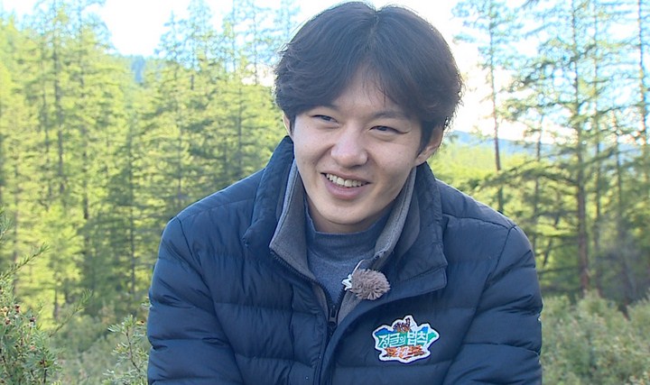 8-Idol-Pria-Ini-Punya-Senyuman-Terindah-Changsub-BTS