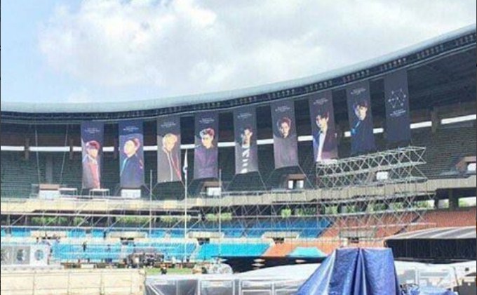Jelang-Konser-Encore-‘EXO’rDIUM’,-EXO-Tak-Pasang-Banner-Lay