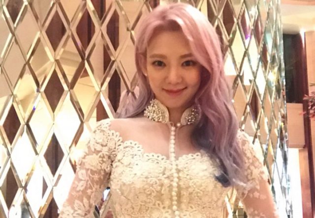 Cantiknya-Hyoyeon-SNSD-Pakai-Kebaya-Putih-Untuk-Acara-‘Countdown-Asian-Games-2018’-Di-Jakarta Cantiknya-Hyoyeon-SNSD-Pakai-Kebaya-Putih-Untuk-Acara-‘Countdown-Asian-Games-2018’-Di-Jakarta