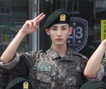 Wajib-Militer-Diam-Diam,-Foto-Militer-Pertama-Lee-Soo-Hyuk-Beredar