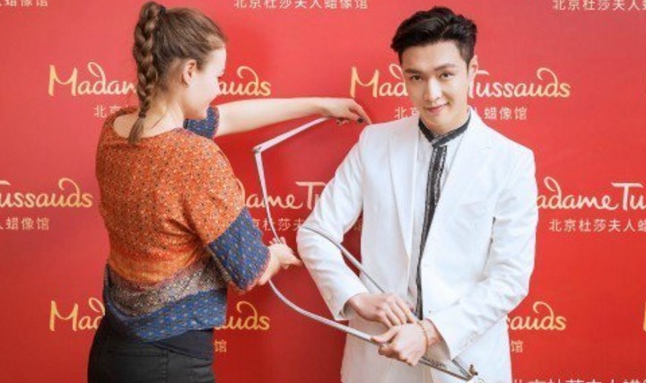 Lay-Jadi-Member-EXO-Pertama-yang-Dibuatkan-Patung-Lilin-Di-Madame-Tussauds-Beijing.