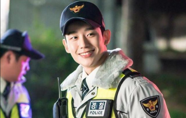 Pesona-Jung-Hae-In-Kalahkan-Lee-Jong-Suk-Di-‘While-You-Were-Sleeping’