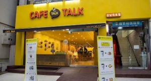 7-Cafe-Unik-Di-Kota-Seoul,-Rugi-Jika-Tidak-Dikunjungi!-Talk-Cafe
