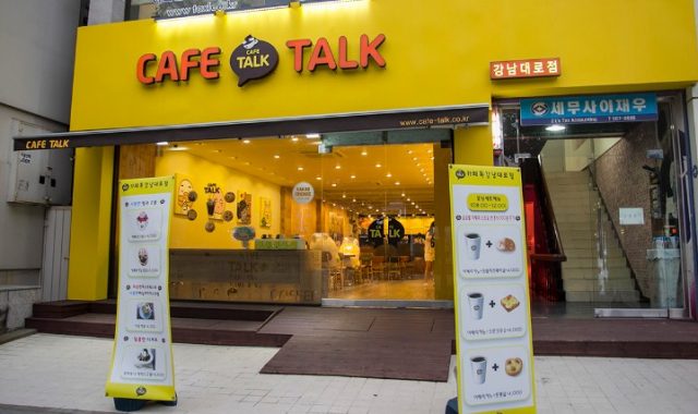 7-Cafe-Unik-Di-Kota-Seoul,-Rugi-Jika-Tidak-Dikunjungi!-Talk-Cafe