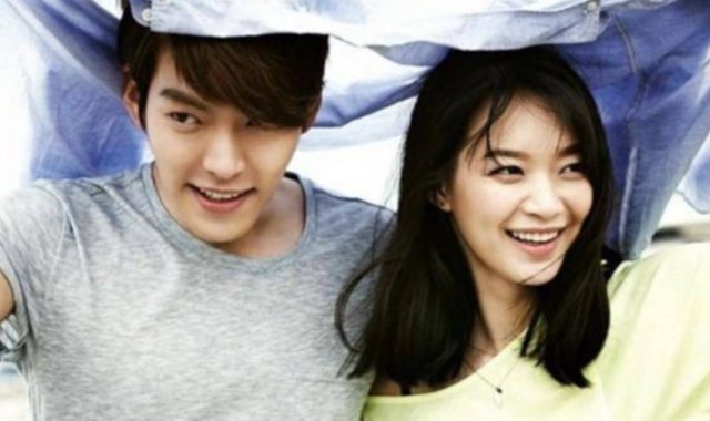 Begitu-Manis,-Shin-Min-Ah-Tunjukkan-Kesetiannya-Pada-Kim-Woo-Bin