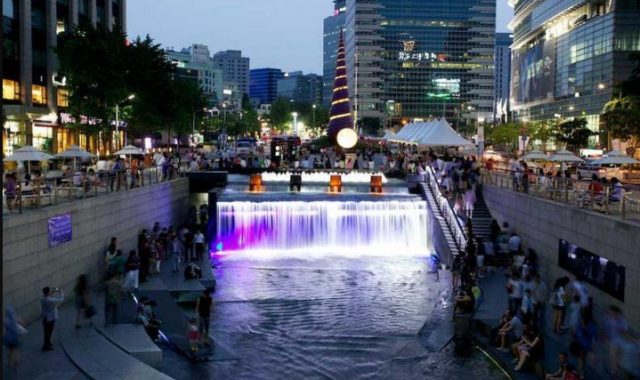 Daftar-Tempat-Wisata-Romantis-Di-Korea-Selatan-Cheonggyecheon-Stream