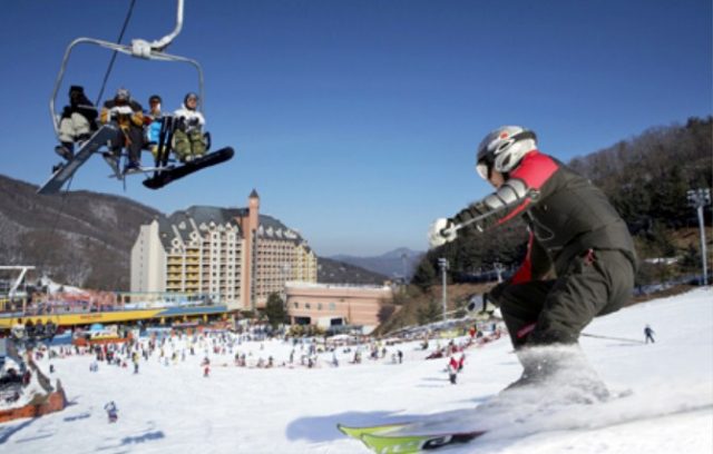 Tempat-Wisata-Di-Korea-Selatan-Saat-Musim-Dingin-Jisan-Forest-Ski-Resort