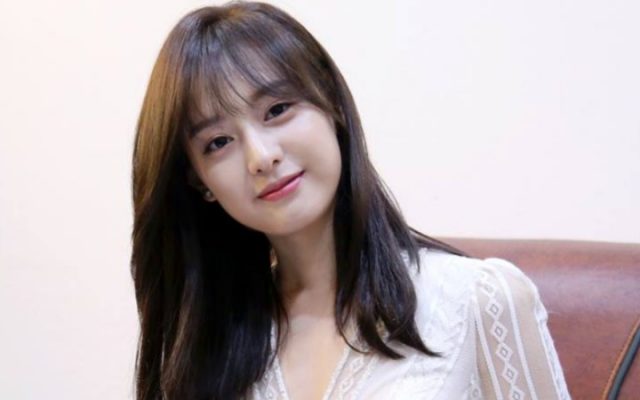 Disetarakan-Dengan-Kim-Tae-Hee,-Kim-Ji-Won-Tak-Merasa-Cantik Disetarakan-Dengan-Kim-Tae-Hee,-Kim-Ji-Won-Tak-Merasa-Cantik