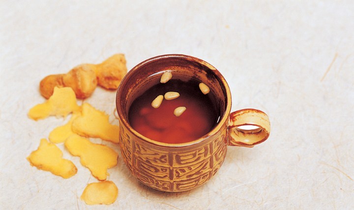 Macam-Macam-Minuman-Tradisional-Korea-Selatan-Saenggang-Cha-(Teh-Jahe) 