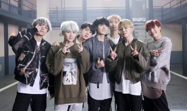 ‘Mic-Drop’-BTS-Pelopori-Lagu-K-Pop-Yang-Raih-Sertifikat-Gold-Dari-‘RIAA’ ‘Mic-Drop’-BTS-Pelopori-Lagu-K-Pop-Yang-Raih-Sertifikat-Gold-Dari-‘RIAA’