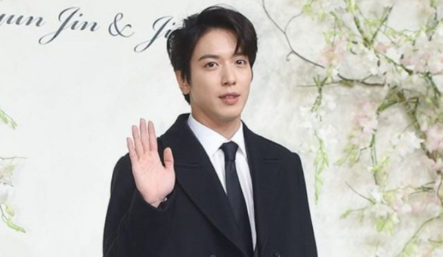 Berangkat-Wajib-Militer,-Ratusan-Penggemar-Antar-Yonghwa-CNBLUE-Sampai-Camp