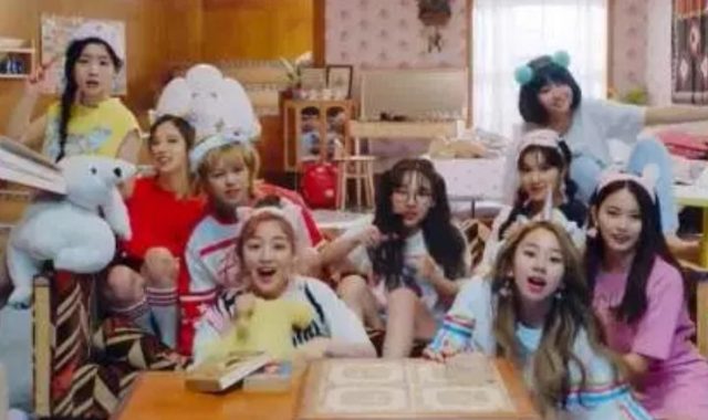 ‘What-Is-Love’-TWICE-Cetak-Rekor-Baru-Pre-Order