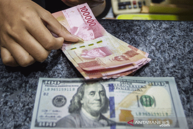 Hari pertama perpanjangan PPKM, kurs rupiah justru menguat