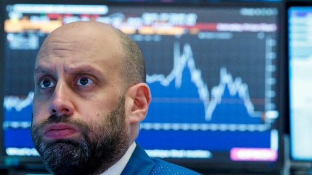 Wall Street Dibuka Variatif, Dow Jones Berayun ke Zona Merah