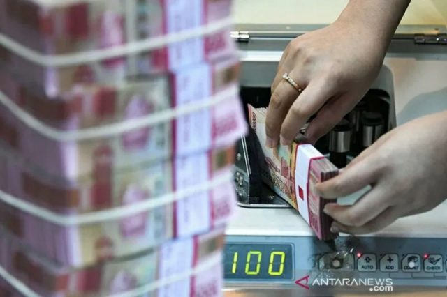 Rupiah akhir pekan menguat, dibayangi masih tingginya kasus baru COVID