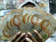 Hari Ini 'Lockdown', Dolar Singapura Jeblok ke Rp 10.620