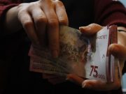 Rupiah Lemah di Kurs Tengah BI, Tapi Menguat Pasar Spot