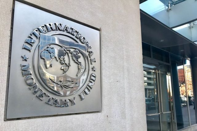 Dipangkasnya Kembali Proyeksi Pertumbuhan Ekonomi RI oleh IMF Tahun Ini Menjadi 3,9 Persen Dipangkasnya Kembali Proyeksi Pertumbuhan Ekonomi RI oleh IMF Tahun Ini Menjadi 3,9 Persen