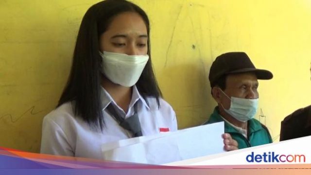 Lara Siswi Asal Mamasa Gagal Jadi Paskibraka Gegara Corona Lara Siswi Asal Mamasa Gagal Jadi Paskibraka Gegara Corona