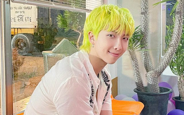BTS Saingan Puji RM Pakai Bahasa Inggris, Lucunya Jungkook Sindir