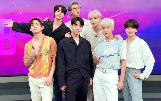 BTS Ditanya Siapa Paling Tampan, V Langsung Pilih Member Ini