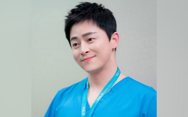 Syuting Pertandingan Tenis Jo Jung Suk di 'Hospital Playlist 2'