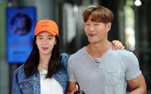 Momen Mendebarkan Song Ji Hyo dan Kim Jong Kook di