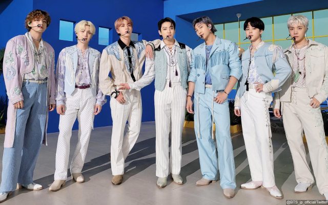 Online Shop Terkenal Ini Ogah Jualan Majalah Billboard Edisi BTS