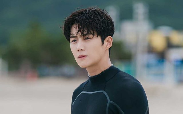 Adegan Mandi Kim Seon Ho di 'Hometown Cha-Cha-Cha' Jadi Perbincangan