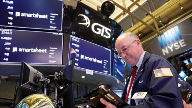 Dibayangi Kecemasan Covid, Wall Street Dibuka Menguat Tipis