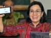 Menteri Keuangan Sri Mulyani menunjukan bukti pelaporan Surat Pemberitahuan (SPT) Tahunan di Kantor DJP, Jakarta, Selasa (10/3/2020). Bisnis - Eusebio Chrysnamurti