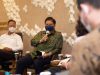 Menteri Koordinator Bidang Perekonomian selaku Ketua Komite Penanganan COVID-19 dan Pemulihan Ekonomi Nasional (KPC-PEN) Airlangga Hartarto saat menerima audiensi dari para pelaku industri film di Jakarta, Jumat (19/3/2021)./Antara - HO/Humas Kemenko Perekonomian.