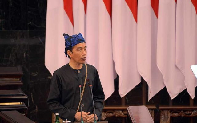 Presiden Joko Widodo menyampaikan pidato kenegaraan pada Sidang Tahunan MPR Tahun 2021 di Gedung Nusantara, Kompleks Parlemen, Senayan, Jakarta, Senin (16/8 - 2021). Poll