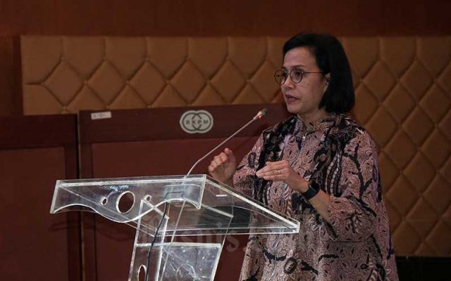 Menteri Keuangan Sri Mulyani Indrawati memberikan pemaparan dalam seminar Indonesia Economic & Investment Outlook 2020 di Jakarta, Senin (17/2/2020). Bisnis - Himawan L Nugraha