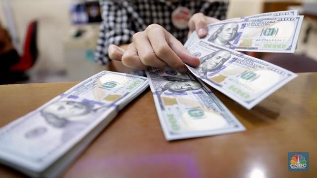 Mantap! Aksi 'Buang Dolar' Bikin Rupiah Mantap Pekan Ini