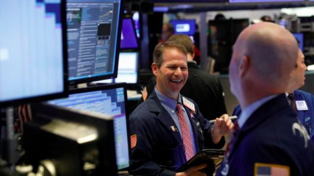 Dow Jones Dibuka ke Level Tertinggi Baru, Nasdaq Tertekan
