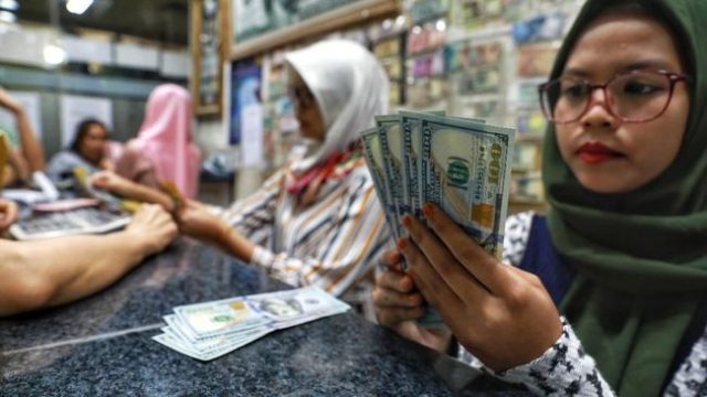 Pukul 14.00 WIB: Rupiah Melemah di Rp 14.355/US$