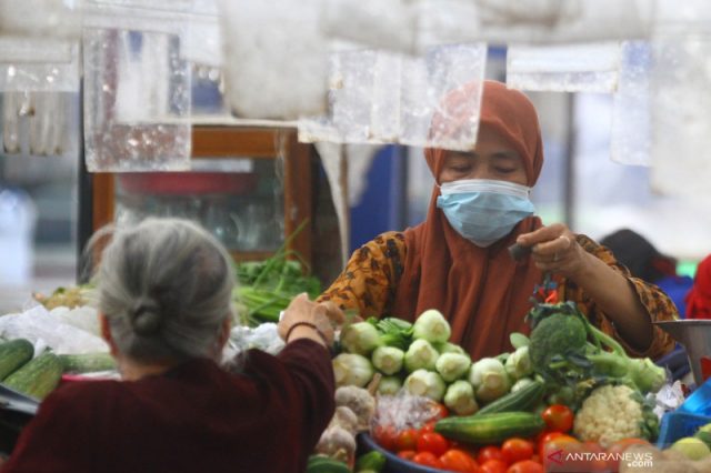 Kemendag: Tak harus syarat vaksin ke pasar rakyat, cukup prokes