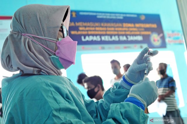 Tetap vaksin COVID-19 dosis kedua walau terlambat