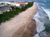 Suasana kawasan wisata Pantai Kuta yang ditutup sementara tampak lengang di Badung, Bali, Minggu (31/5/2020). - Antara/Fikri Yusufn