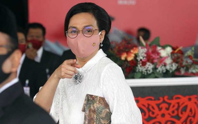 Menteri Keuangan Sri Mulyani Indrawati saat tiba di depan Ruang Rapat Paripurna I untuk menghadiri Pembukaan Masa Persidangan I Tahun Sidang 2020-2021 di Kompleks Parlemen, Jakarta, Jumat (14/8/2020). Bisnis - Arief Hermawan P