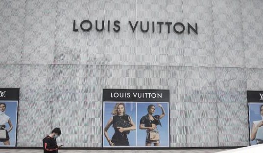 Bantahan Louis Vuitton Soal Klaim Baju Dinas DPRD Kota Tangerang