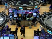 Dow Futures Naik Tipis Sambut Persetujuan Penuh Vaksin di AS